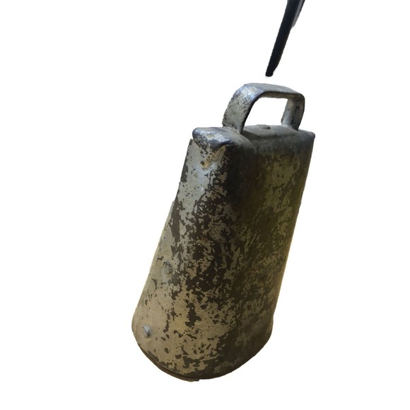 Cow Bell  Primitive Folded Riveted Metal Handle Large Loud Clacker Decor - Picture 3 of 8